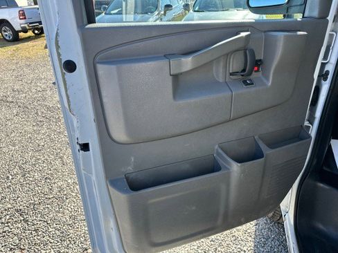 Used 2016 Chevrolet Express 2500 Extended image 15