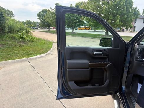 Used 2021 Chevrolet Silverado 1500 LT w/ Convenience Package II AWD/4WD image 13