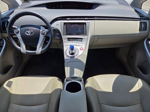 Used 2014 Toyota Prius Five FWD image 16