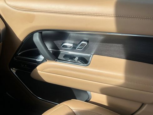 Certified 2024 Land Rover Range Rover SE image 31