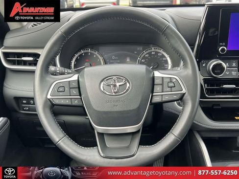 Certified 2024 Toyota Highlander XLE AWD/4WD image 17