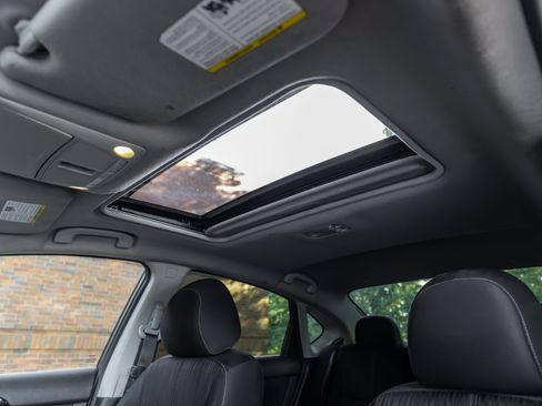Used 2018 Nissan Sentra SV w/ Premium Package (P01) FWD image 11