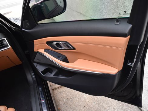 Used 2021 BMW 330i w/ M Sport Package image 29