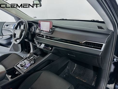 Used 2024 Mitsubishi Outlander ES image 34