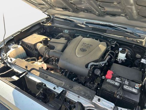 Used 2022 Toyota Tacoma SR5 w/ Technology Package RWD image 10