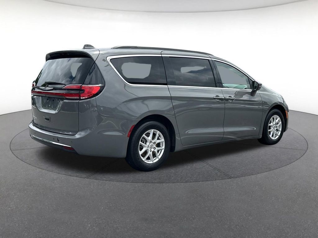 Certified 2022 Chrysler Pacifica Touring-L FWD image 6