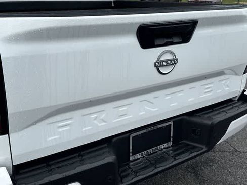 Used 2025 Nissan Frontier SV RWD image 12