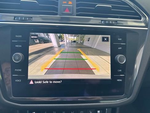 Used 2018 Volkswagen Tiguan SEL image 20