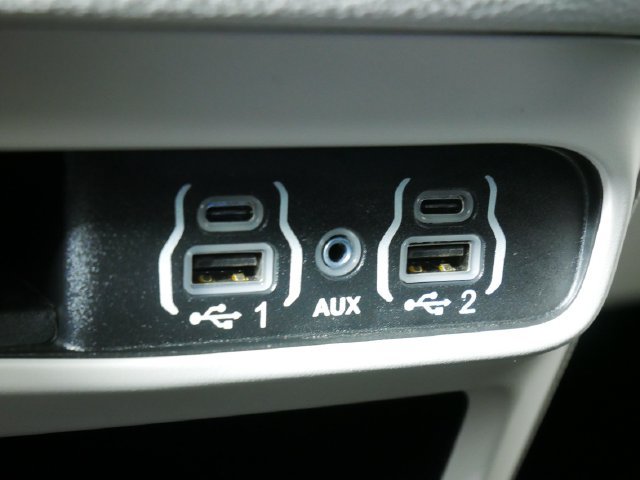 Used 2024 Chrysler Pacifica Touring-L AWD/4WD image 26