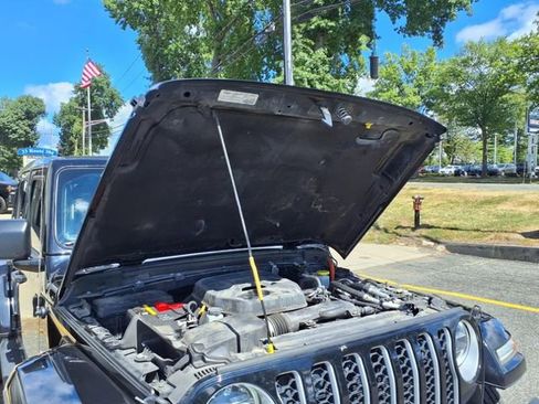 Certified 2022 Jeep Wrangler Unlimited Sahara 4xe w/ Cold Weather Group image 10