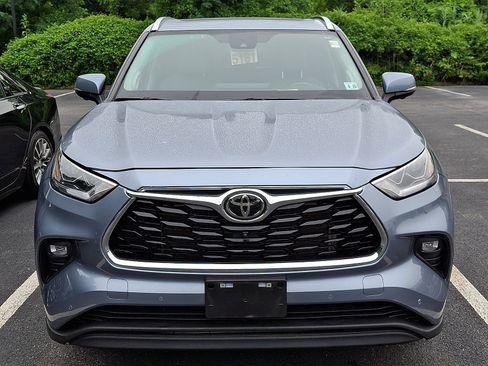 Certified 2023 Toyota Highlander Limited AWD/4WD image 2