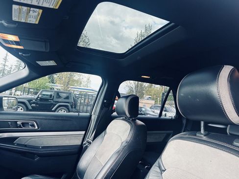 Used 2017 Ford Explorer XLT w/ Equipment Group 202A image 10