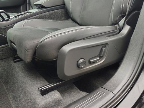 Certified 2025 Volvo XC40 B5 Plus image 10