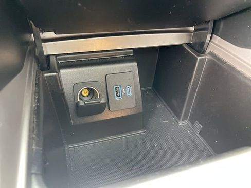 Used 2020 Ford Explorer XLT w/ Equipment Group 202A image 25