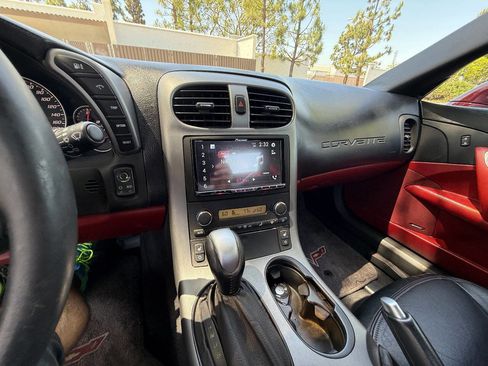 Used 2006 Chevrolet Corvette Convertible w/ Preferred Equipment Group image 17