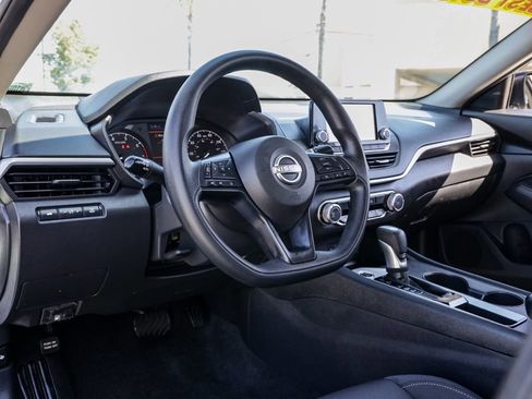 Used 2024 Nissan Altima 2.5 S FWD image 15