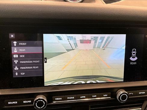 Used 2021 Porsche Macan AWD/4WD image 24