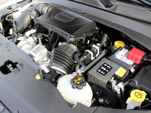 Used 2025 Jeep Compass Trailhawk image 26