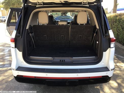 Used 2023 Lincoln Navigator Reserve AWD/4WD image 15