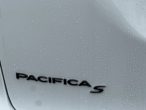 New 2026 Chrysler Pacifica Select image 32