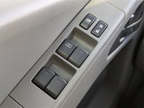 Used 2018 Nissan Frontier SV image 23