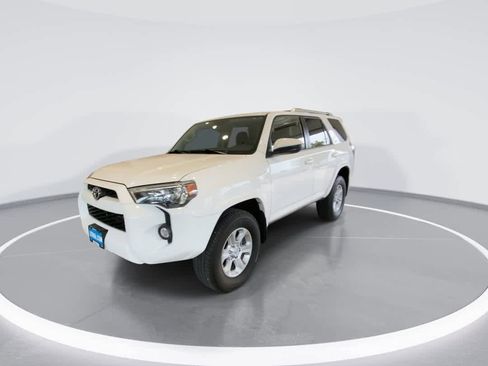 Used 2017 Toyota 4Runner SR5 AWD/4WD image 4