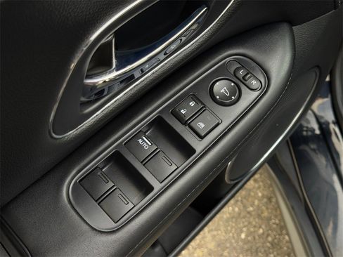 Used 2017 Honda HR-V EX-L image 11