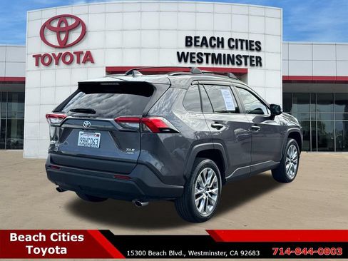 Used 2022 Toyota RAV4 XLE Premium AWD/4WD image 12