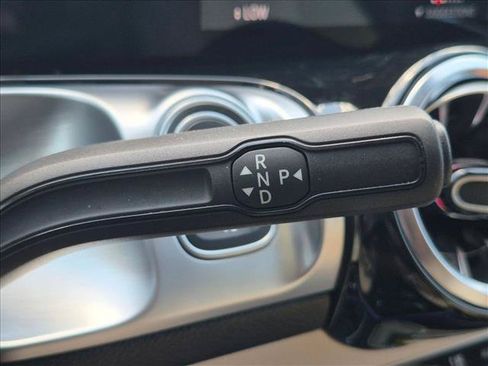 Used 2022 Mercedes-Benz GLB 250 4MATIC image 15