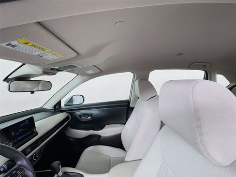 Used 2023 Honda HR-V LX image 11