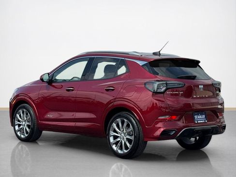 Used 2024 Buick Encore GX Avenir w/ Avenir Technology Package FWD image 5