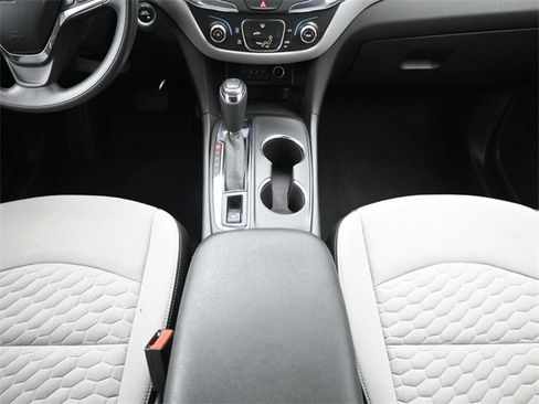 Used 2021 Chevrolet Equinox LS w/ LS Convenience Package image 23