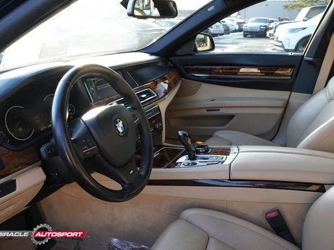 Used 2014 BMW 750Li w/ Executive Package image 21