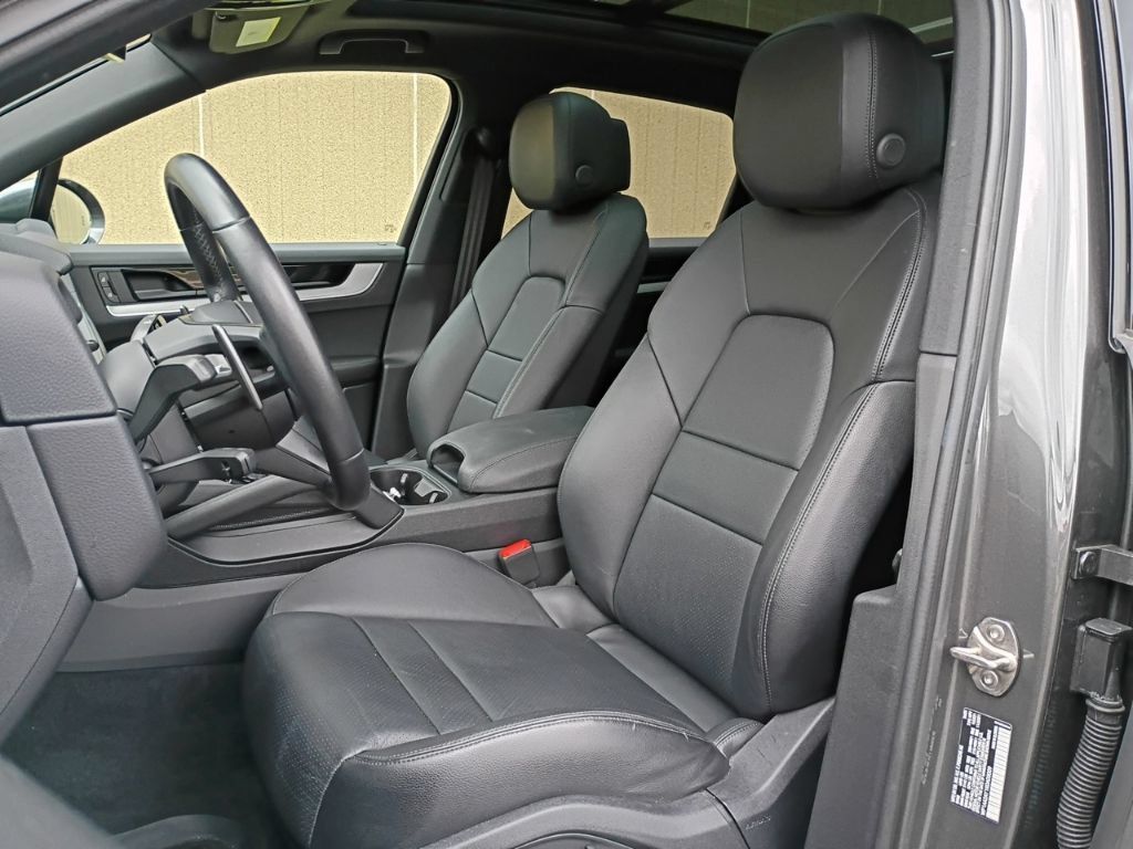 Certified 2024 Porsche Cayenne AWD/4WD image 5