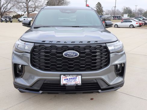 New 2026 Ford Explorer ST-Line image 2