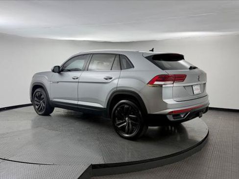 Used 2023 Volkswagen Atlas Cross Sport SE w/ Panoramic Sunroof Package FWD image 6
