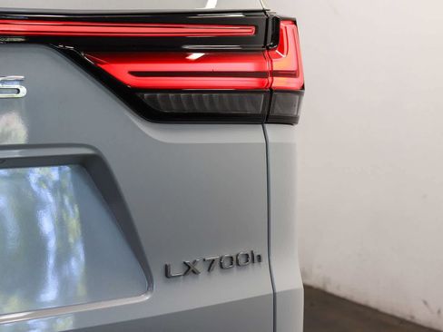 Certified 2025 Lexus LX 700h Luxury AWD/4WD image 12