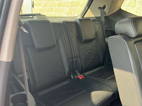 Used 2025 Volkswagen Atlas SE AWD/4WD image 28