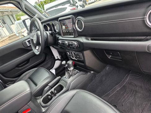 Used 2023 Jeep Wrangler Unlimited Sahara w/ Cold Weather Group AWD/4WD image 24