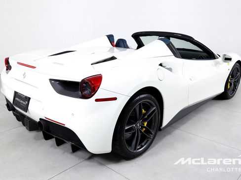 Used 2018 Ferrari 488 Spider RWD image 9