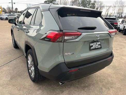 Used 2023 Toyota RAV4 XLE Premium image 7