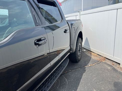 Used 2019 Ford F150 Raptor w/ Equipment Group 802A Luxury AWD/4WD image 9