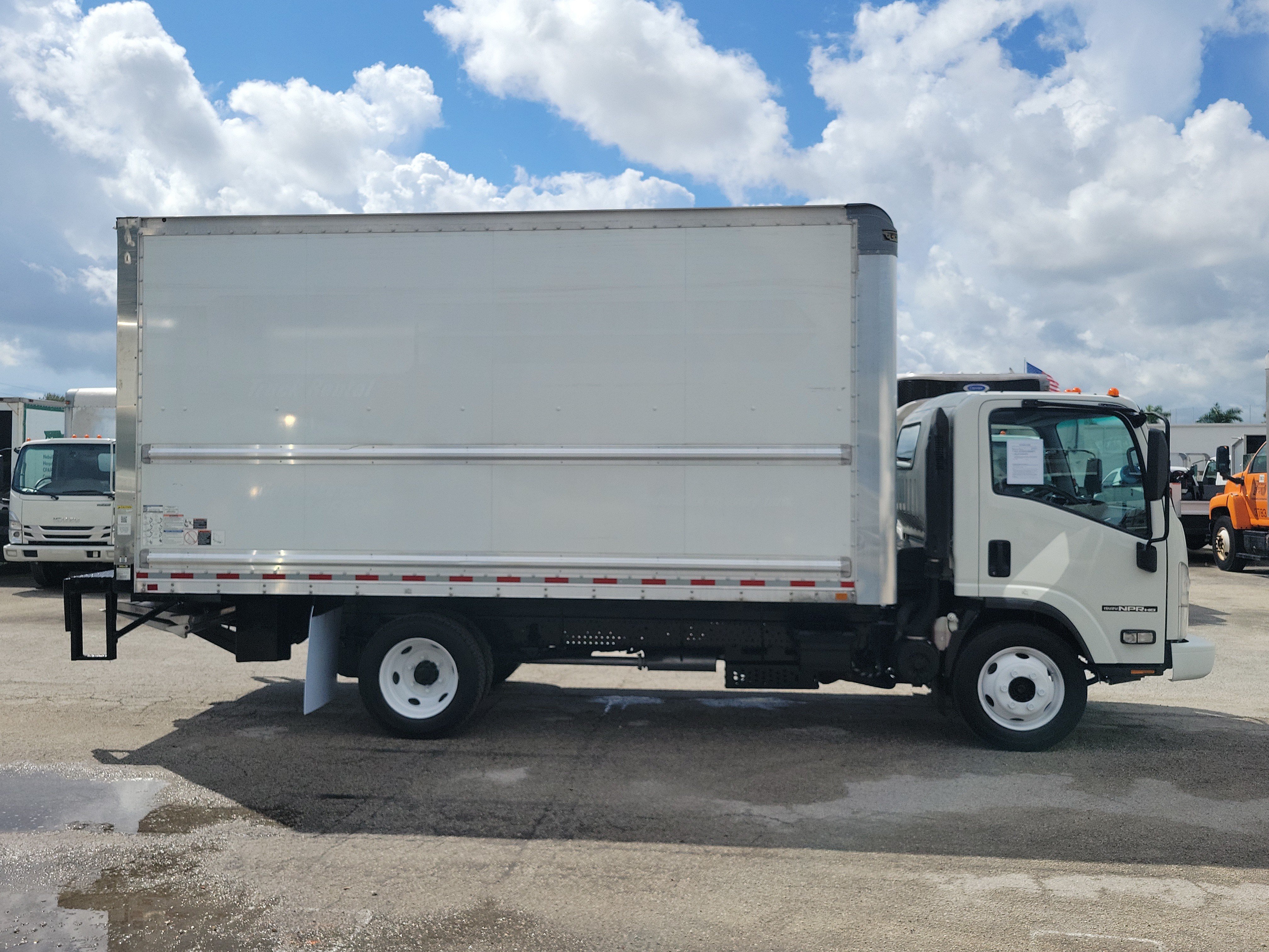 Used 2021 Isuzu NPR RWD image 2