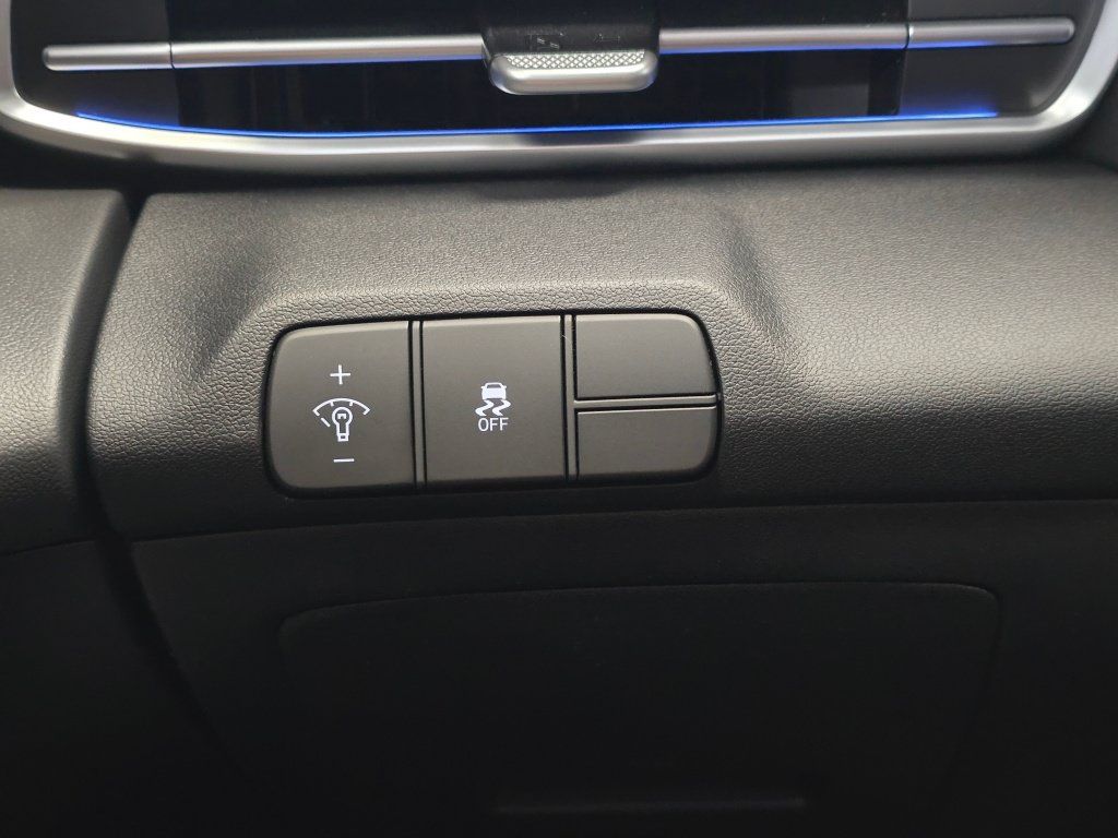 New 2026 Hyundai Elantra Limited FWD image 23