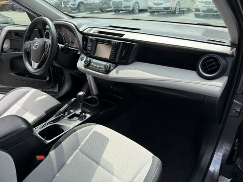 Used 2018 Toyota RAV4 LE image 13