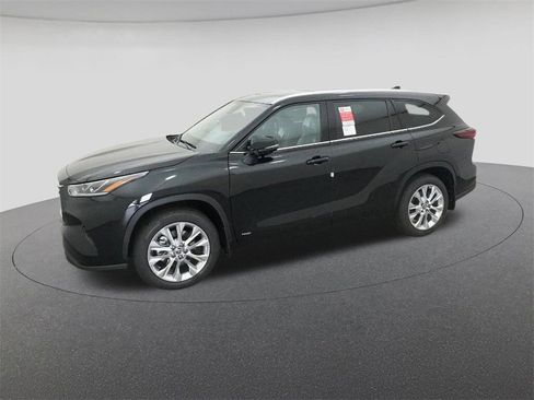 New 2026 Toyota Highlander Limited image 2