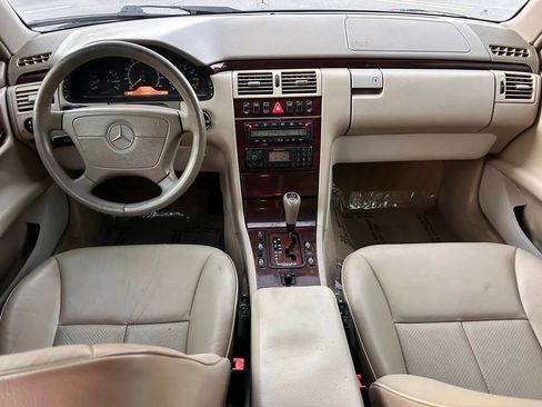 Used 1999 Mercedes-Benz E 320 4MATIC Wagon image 8
