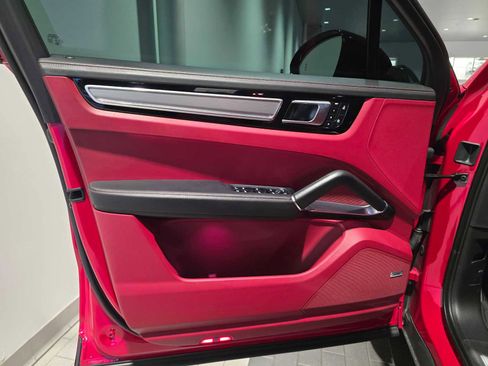 Used 2023 Porsche Cayenne Turbo S image 25