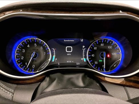 Used 2023 Chrysler Pacifica Limited FWD image 13