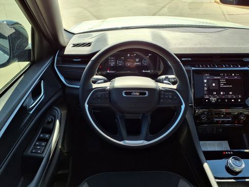 New 2025 Jeep Grand Cherokee L Altitude image 11